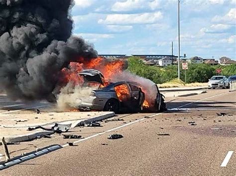 Persecución policiaca en Laredo Texas se incendia auto y vuelca