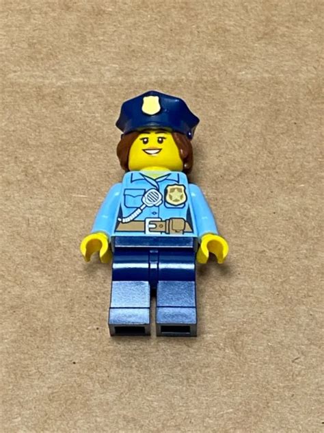 LEGO MINIFIGURE City Town Police Officer Female No Cty1146