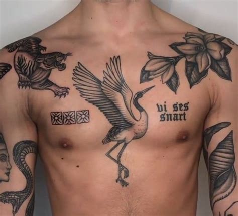 Tatuagem no peito masculina dicas e inspirações para não errar on