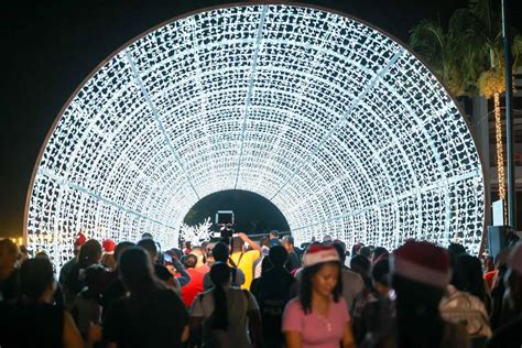 Desfile De Navidad Se Cambia A Calle A Un Costo De Millones