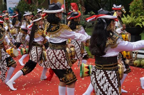 Indonesian Perform Reog Kendang Editorial Stock Image Image Of Batik