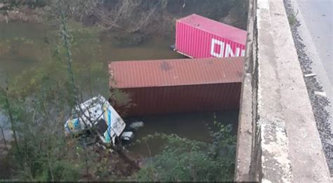 Caminhão despenca de Ponte e motorista morre no Paraná