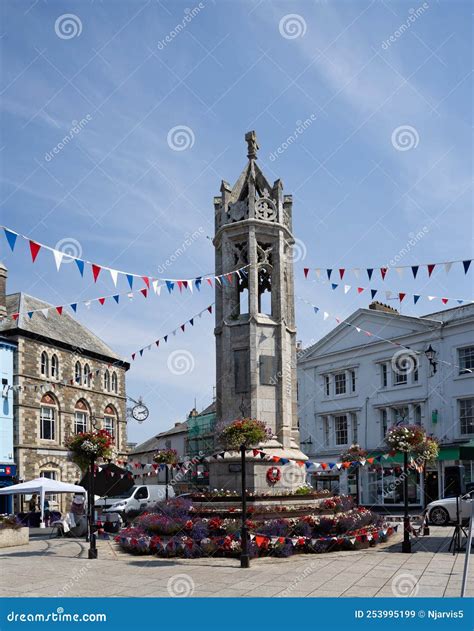 War Memorail To the 1st and 2nd World Wars and Market Stalls in the