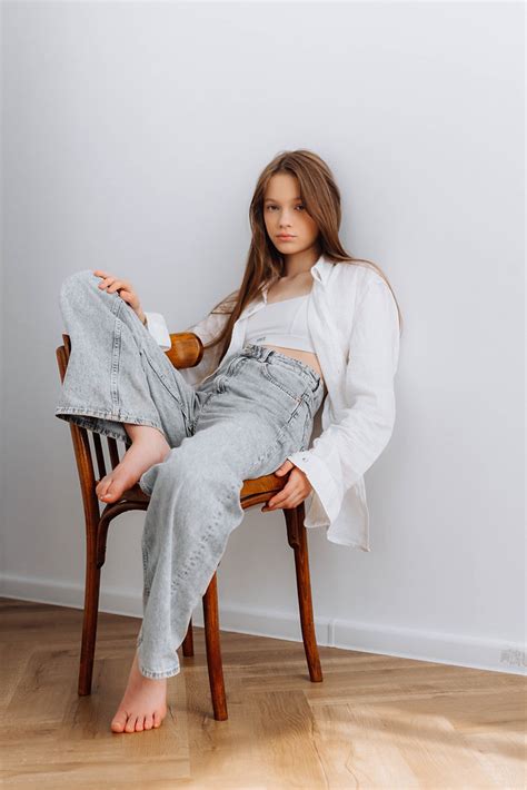 The Comfort Of Baggy Jeans Embracing Ease In Style