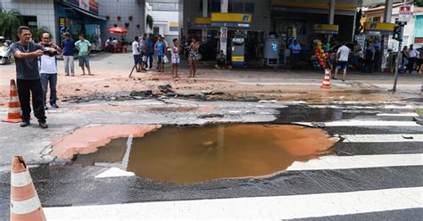 G Rompimento De Adutora Interdita Avenida S O Miguel Em Sp