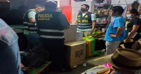 La Victoria Pnp Incauta Medio Mill N De Cigarrillos De Contrabando