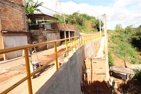 MUROS DE CONTENÇÃO PREFEITURA REALIZA OBRAS EM DIVERSOS BAIRROS