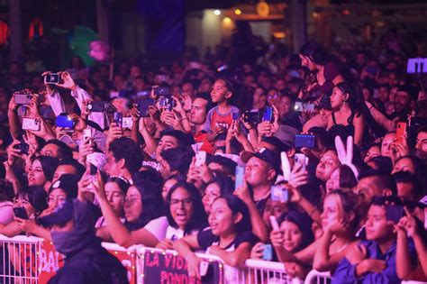 Ngeles Azules Engalanan Segunda Noche De Carnaval En Playa Del Carmen