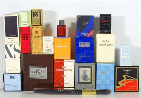 Lot D Environ Miniatures Et Chantillons De Parfums En Boite Ou