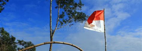 La Bandera Roja Y Blanca Del Estado Indonesio Foto De Archivo Imagen