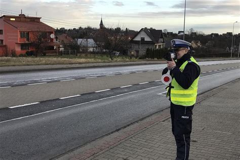 21 latek potrącił policjanta z drogówki Odpowie przed sądem