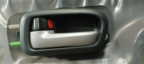 Фиксатор положения водительской двери и лючок бензобака — DRIVE2