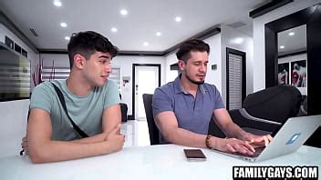 Follada a pelo por su tío gay XVIDEOS