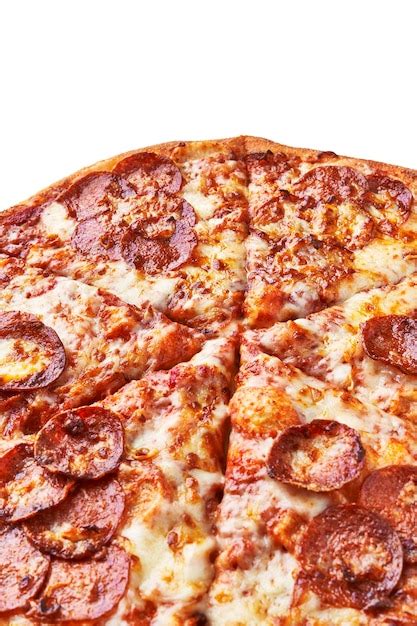 Deliciosa Pizza Italiana De Pepperoni Isolada Em Um Fundo Branco Foto