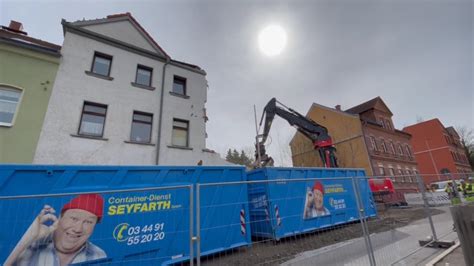 Abriss Des Einsturzgef Hrdeten Hauses In Der Olzmannstra E Hat Begonnen