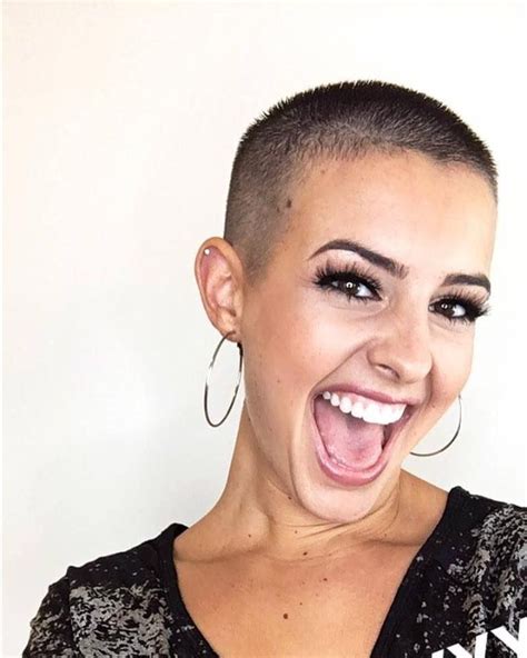 Lisa Cimorelli Black Buzz Cut Saç şekilleri Saç La Mode