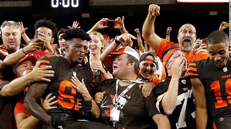 Cleveland Browns Win After 635 Days Spark Wild Celebrations Cnn