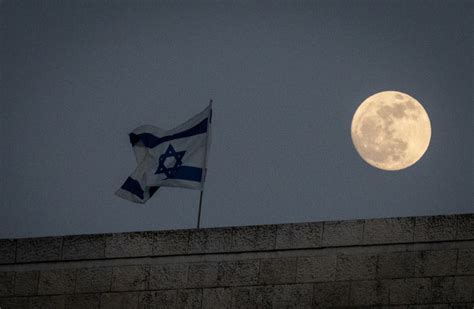 Moonlit hike desert explores spiritual significance of lunar cycles