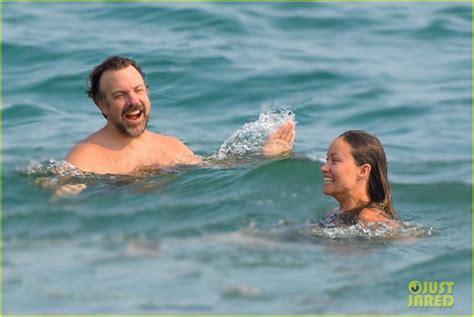 Olivia Wilde Jason Sudeikis Have A Fun Day At The Beach In Malibu