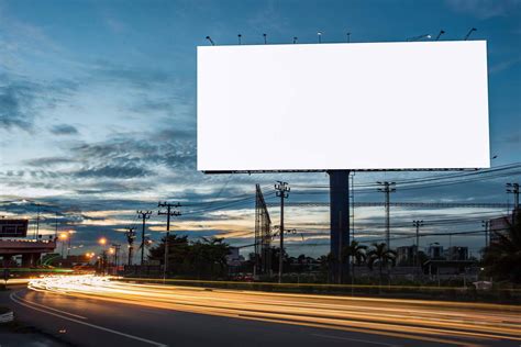 Fabricación e instalación de soportes de publicidad exterior con