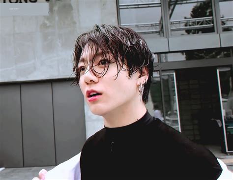 10 Glorious Moments Of Bts S Jungkook Rocking The Wet Hair Look You Ll Be Jungshook Koreaboo