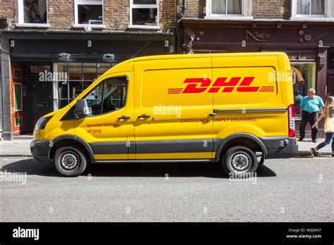 A Dhl Van Hi Res Stock Photography And Images Alamy