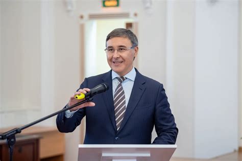 Валерий Фальков вручил государственные и ведомственные награды