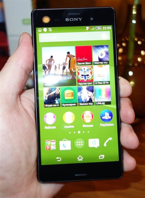 Фото смартфона Sony Xperia Z3 Compact с выставки IFA 2014