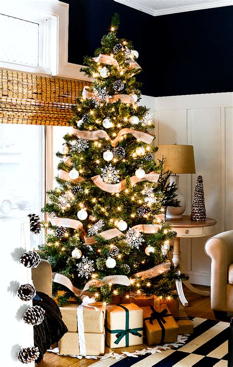 Amazing Farmhouse Christmas Trees The Weathered Fox