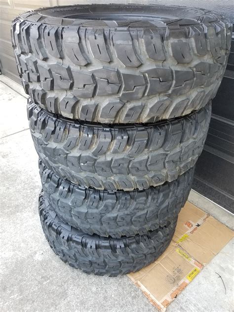 California 35 X 125 X 17 Kumho Road Venture Mt 600 Jeep