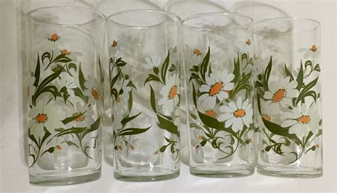 Vintage Daisy Drinking Glasses Set Of Four