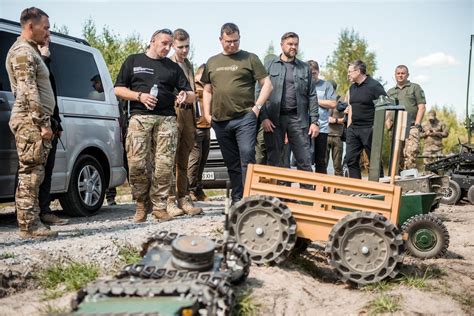 Министр обороны Литвы посетил Центр по обучению управлению дронами в ...