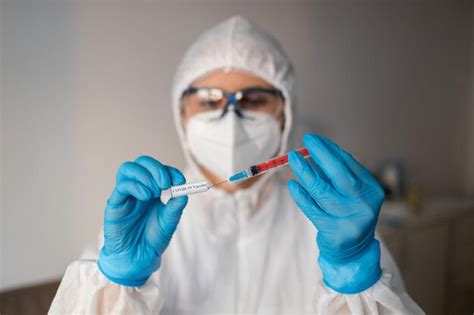 Premium Photo Portrait Of Mature Man Working