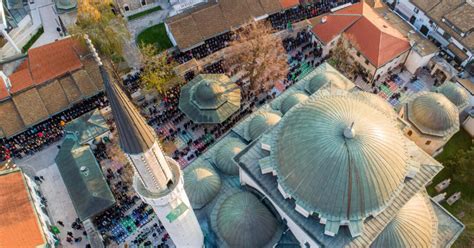 Muslimani Danas Obilje Avaju Svoj Veliki Praznik Ramazanski Bajram