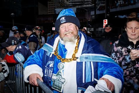 Toronto Argonauts Celebrate Grey Cup Win Alongside Fans At Lively Rally Cbc News