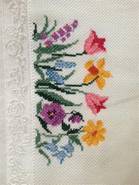 Pin By Ayse Saygin Hatirnaz On Kanavice Cross Stitch Flowers Cross