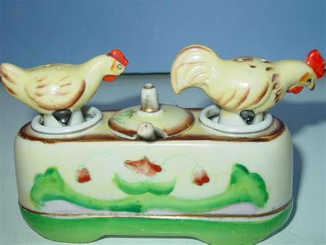 Hen And Rooster Nodder Chicken Salt Pepper Shaker Set Japan Bobble