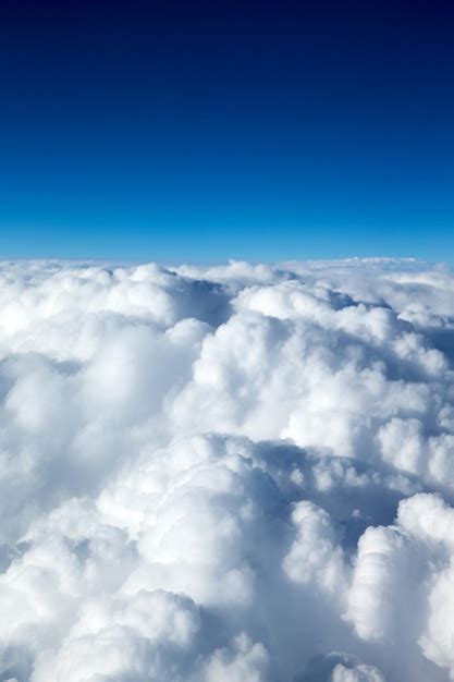 Nubes Una Vista Desde La Ventana Del Avi N Foto Premium