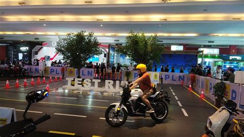 Ingin Test Ride Motor Listrik Ini Daftar Motor Yang Bisa Dijajal Di