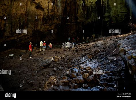 Borneo Caves Hi Res Stock Photography And Images Alamy