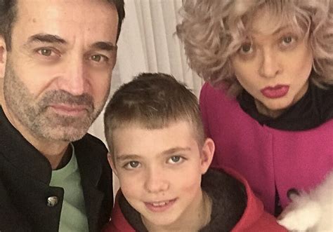 12-летний сын Певцова и Дроздовой сломал руку в приступе гнева | WOMAN