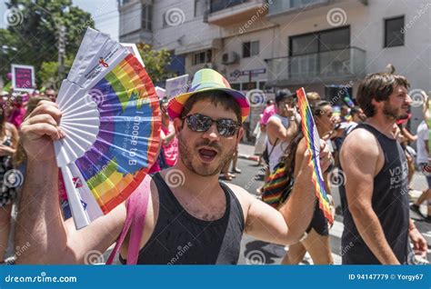Participantes Alegres En El Gay Pride Parade Imagen De Archivo Editorial Imagen De Comunidad