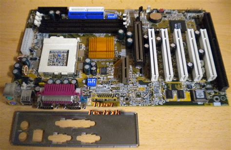 Gigabyte GA 6VXC7 4X Rev 3 0 Mainboard Blende Soc