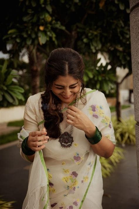 Beautiful Manjima Mohan Onam Saree Photos 03 244691 Kollywood Zone