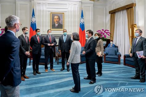 차이잉원 대만 총통 예방하는 미국 의회 대표단 연합뉴스