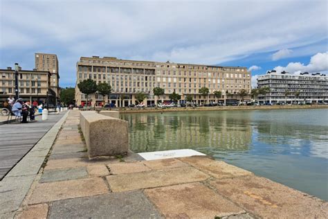 Le Havre Un Policier Sauve Un Homme Qui Avait Saut Dans Le Bassin Du