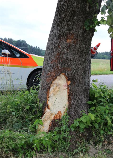 Schwerer Unfall In Egling Motorradfahrerin Lebensbedrohlich Verletzt