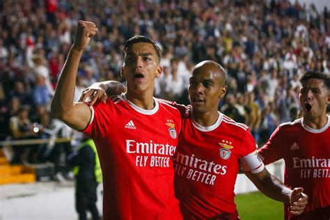 Benfica vence Caldas nos penáltis e segue na Taça de Portugal SIC