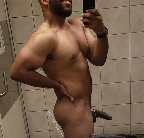 Naked In The Public Bathroom Scrolller