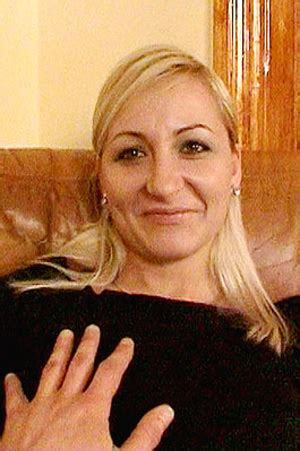 Bodacious Red Lady Posing Naked Showing Off Her Amazing XXX Dessert